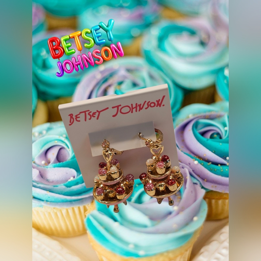 NWT BETSEY JOHNSON CUPCAKE STAND DROP EARRINGS GOLD & PINK